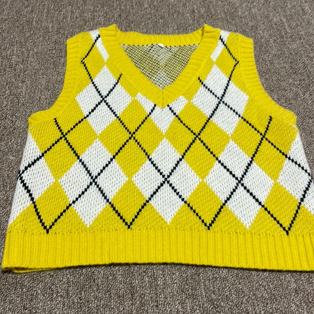 Urban outfitters Argyle Sweater Vest in Medium